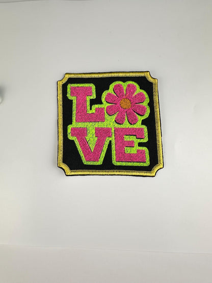 Love Daisy Retro Flower Power Embroidery Patch. 10.33